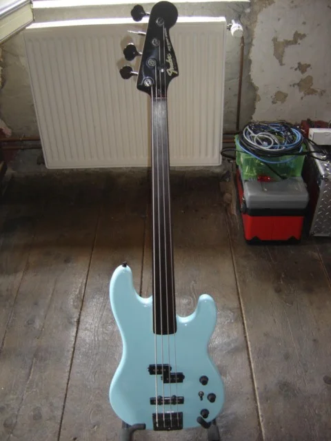 fender-jazz-bass-special-fretless-35366.webp