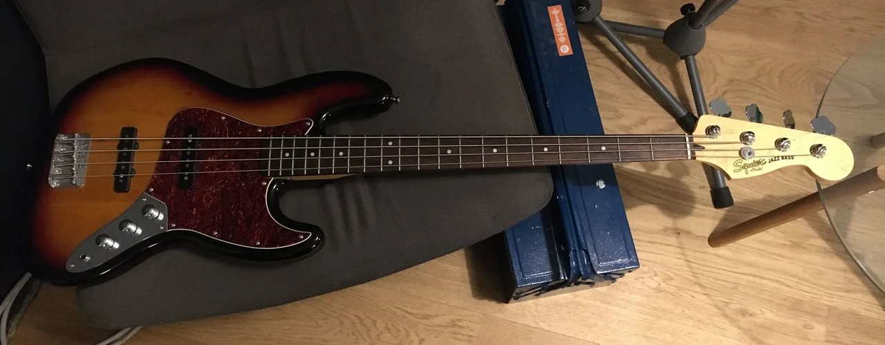 fender liegt rum.webp