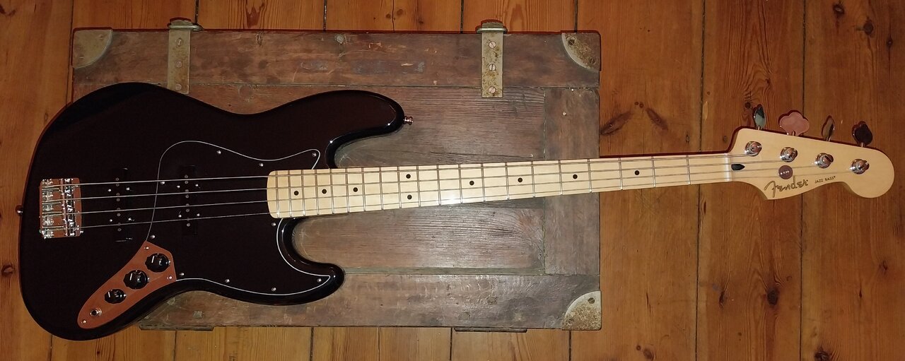 Fender Player Jazz Bass MN BLK.jpg