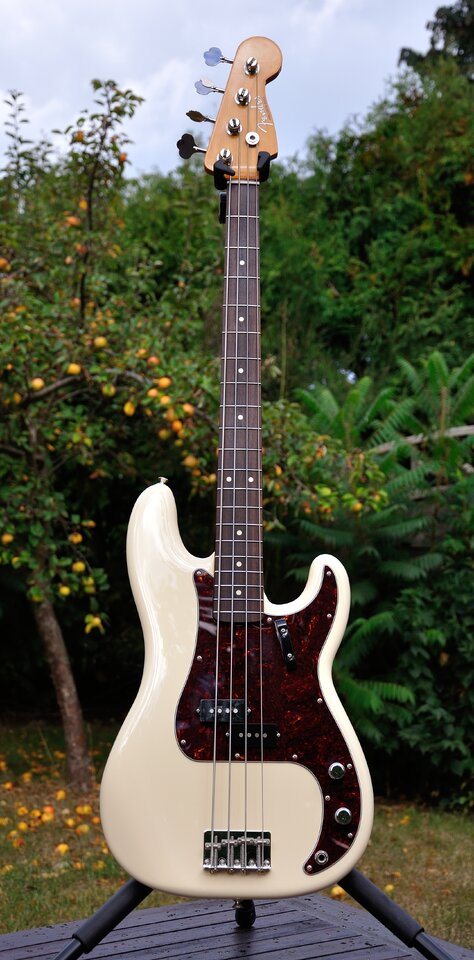 Fender-Precision-NBD.jpg