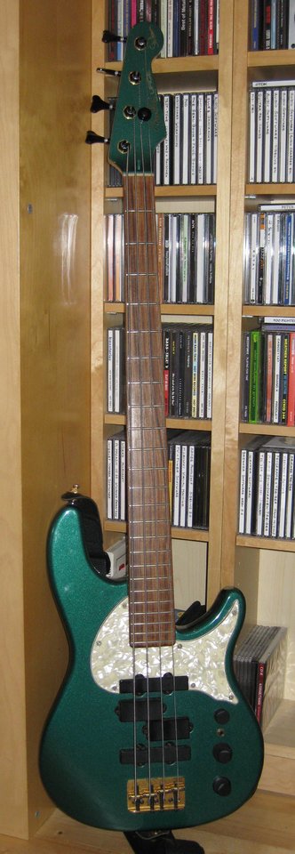 Fender Urge 1 mediumscale.JPG