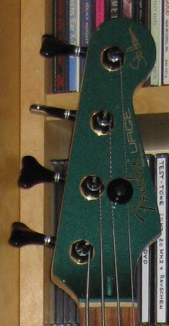 Fender Urge 1 mediumscale Kopfplatte.jpg