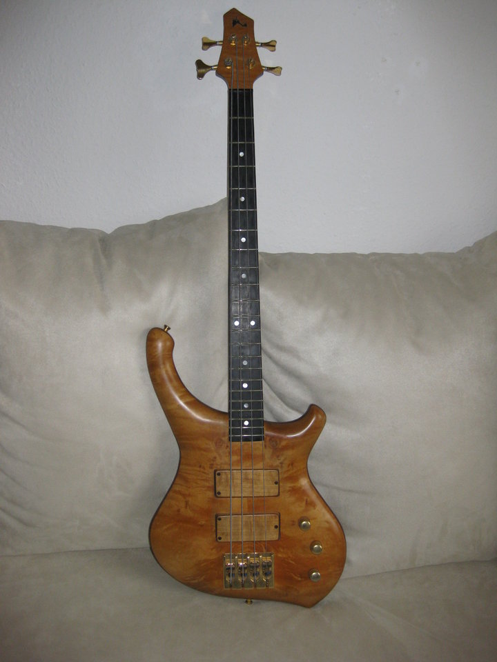 Formentera Jost-Bass shortscale.JPG