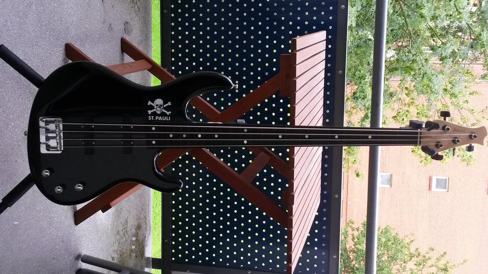 Fretless.jpg