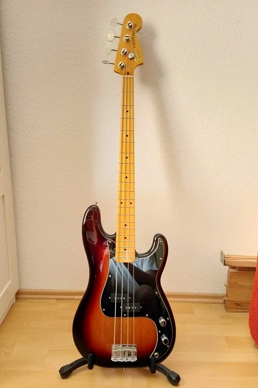 Funkin_P-Bass_Sunburst_1.webp