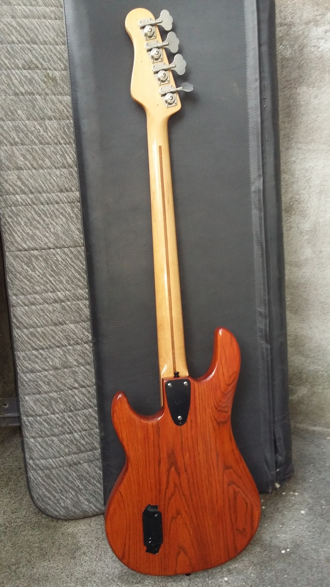 G&L back.jpg