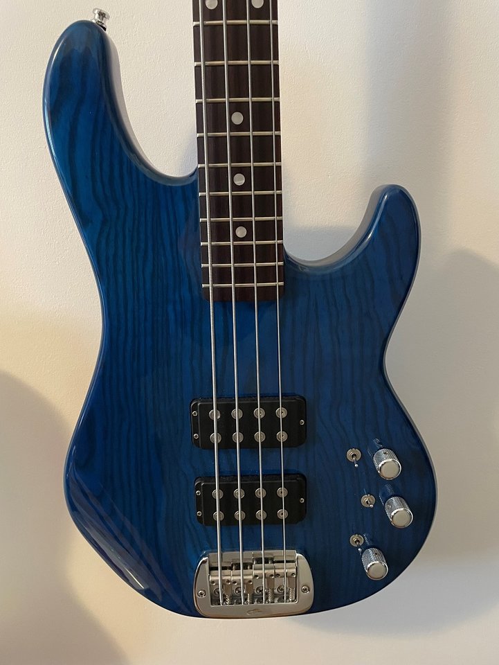 G&L L-2000 Body.jpg