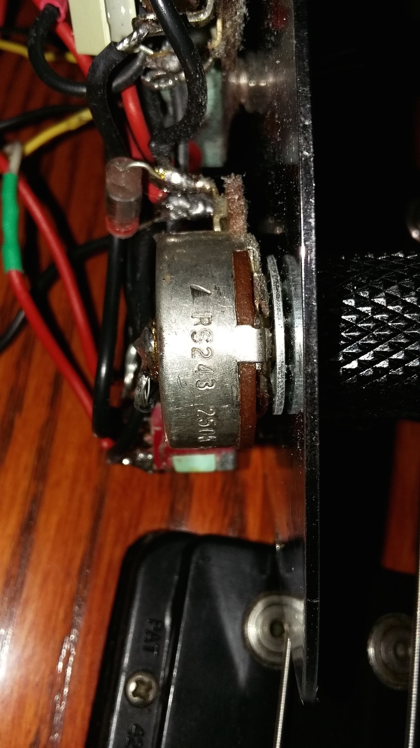 G&L  Pot2.jpg