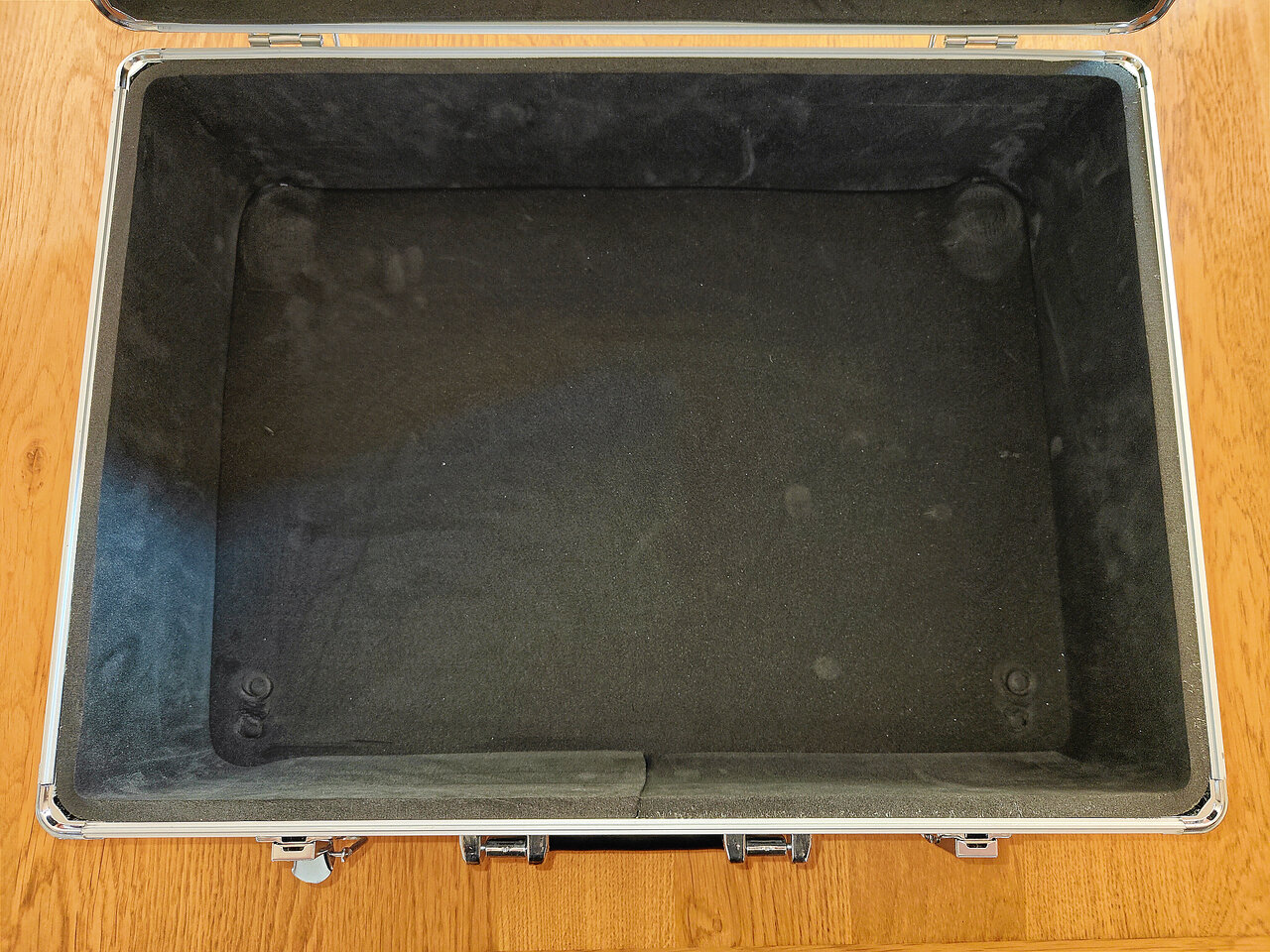Harley Benton SpaceShip 40 with Hardcase (3).jpg