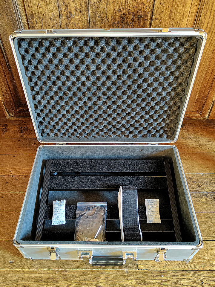 Harley Benton SpaceShip 40 with Hardcase (5).jpg
