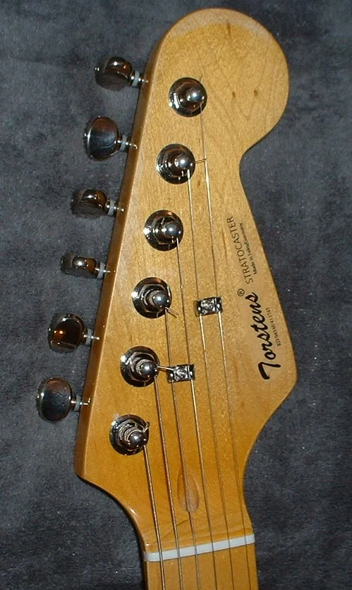 Headstock Strat.webp