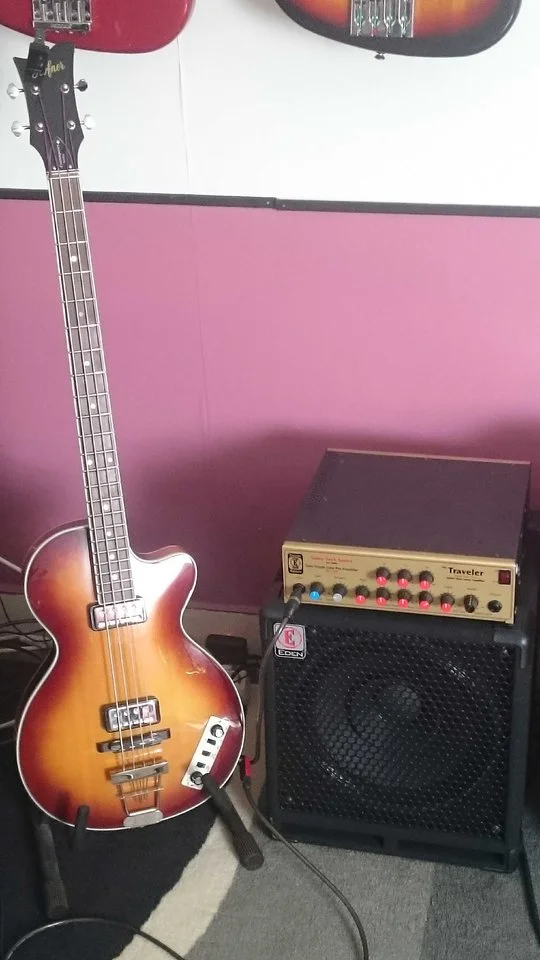 Höfner Club Bass 3.jpg