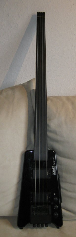 Hohner B2A FL fretless.JPG