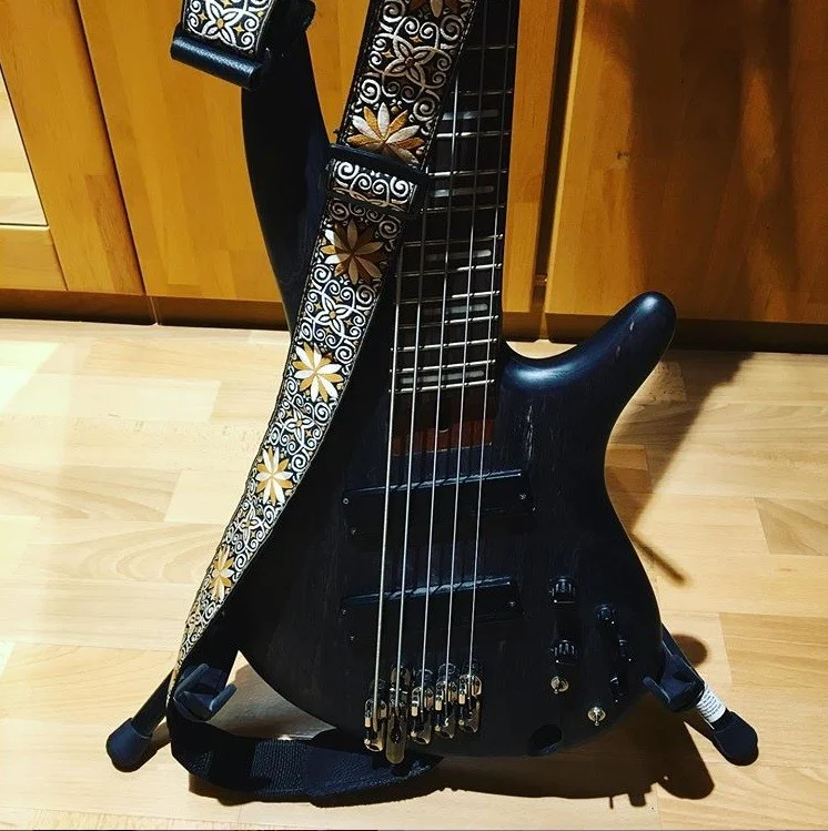 Ibanez fanned fret Bass Bass extender.webp