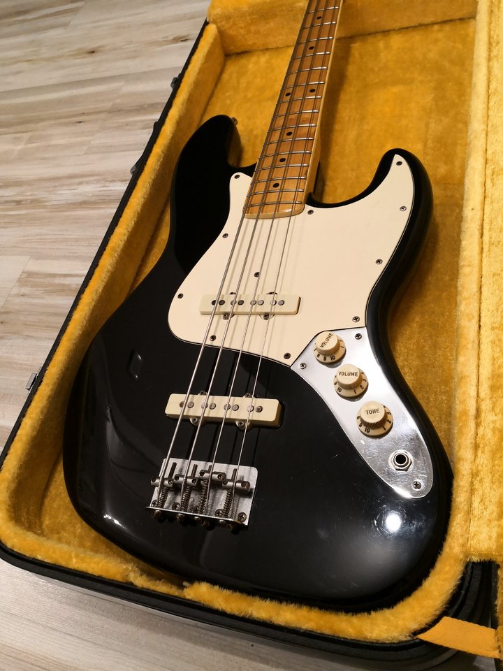 1982 fender jazz shop bass