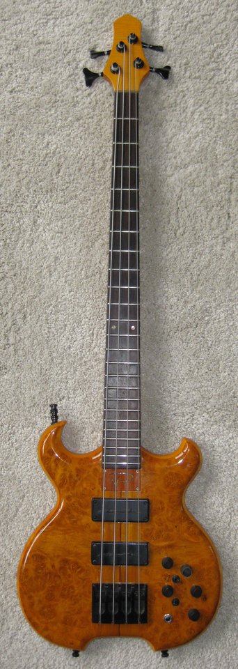 J.D. von Paris shortscale.JPG