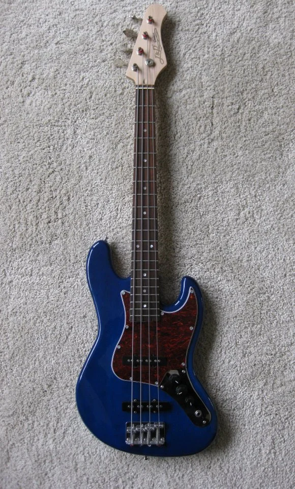 Jack & Danny Jazz-Bass ultrashortscale.webp