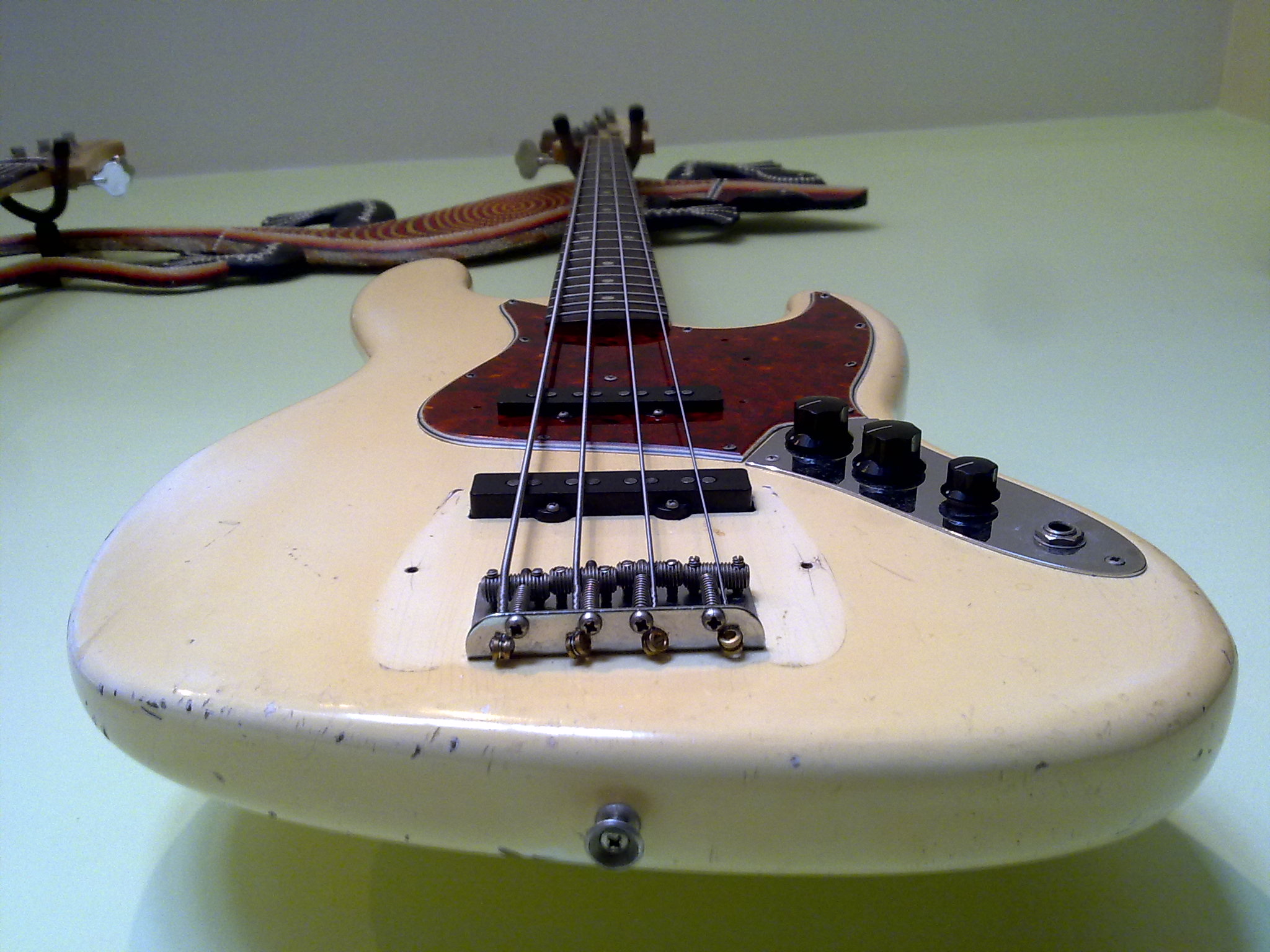 Jazz Bass '65 (2).jpg