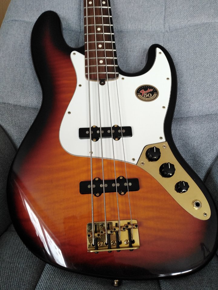 Jazz Bass 8.jpg