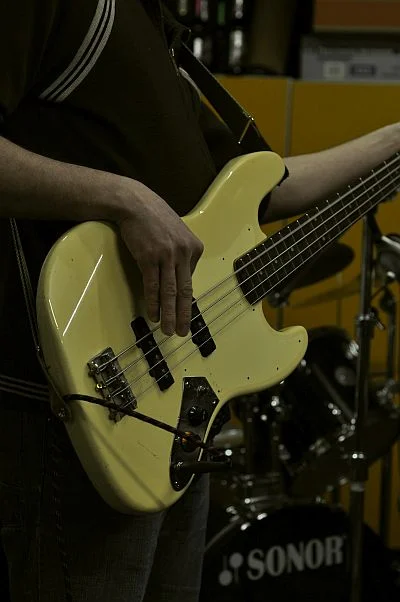 Jazz bass gelb.webp