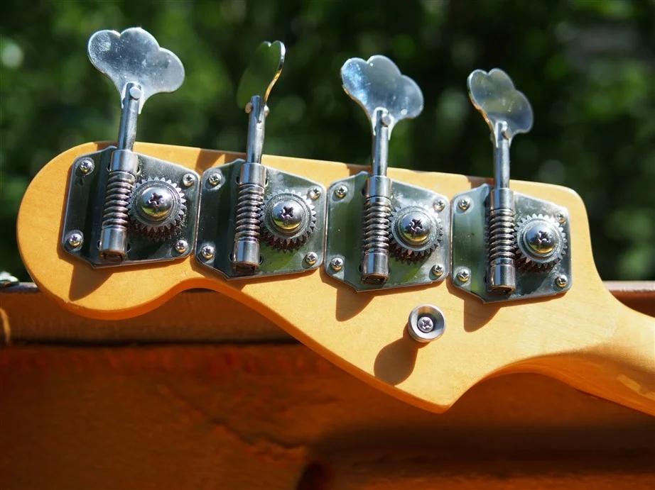 Jazz Bass Mechaniken.webp