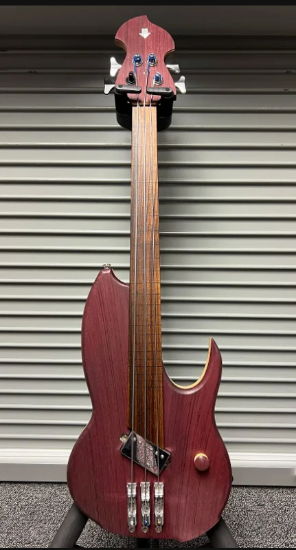 Jon Letts WyRm 3 string fretless short scale bass 2023.webp
