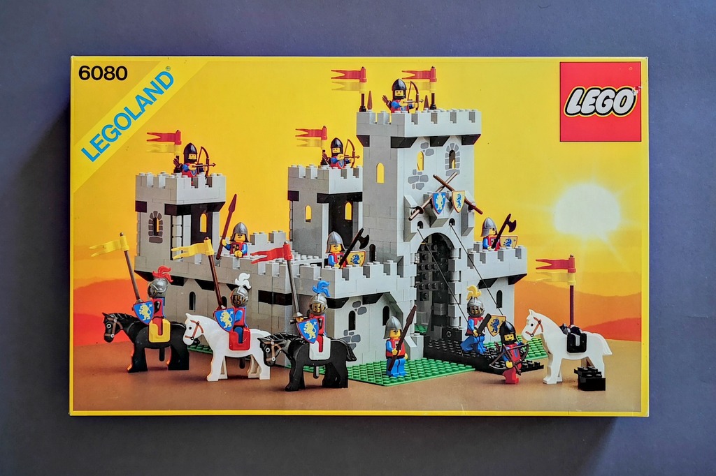 LEGO-6080-Burg-Box-Frontansicht.jpg