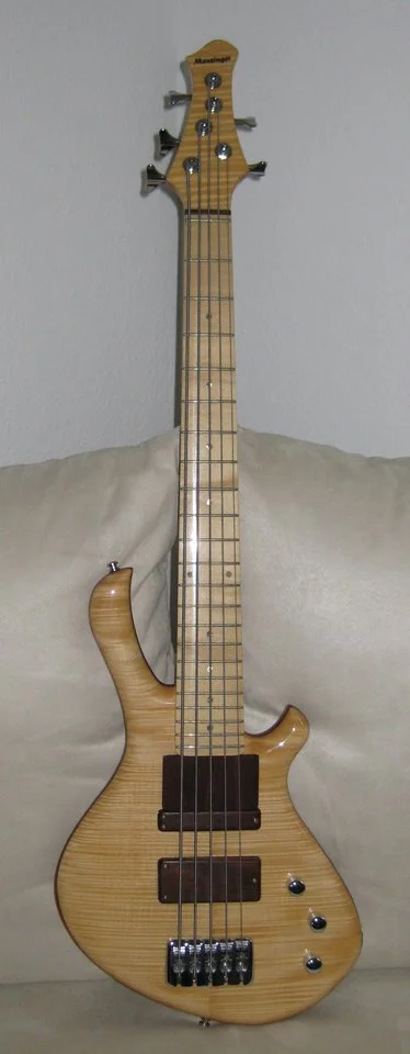 Mensinger Cazpar 5 shortscale mit Ramp.webp