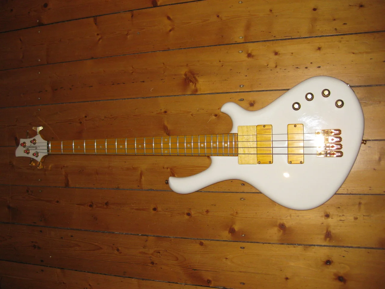 Mensinger Cazpar Customshop mit Ramp.JPG