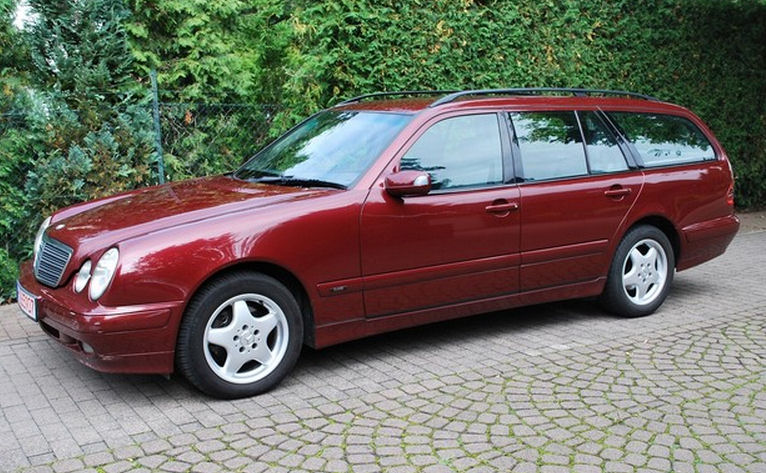 mercedes_w210_rot.jpg