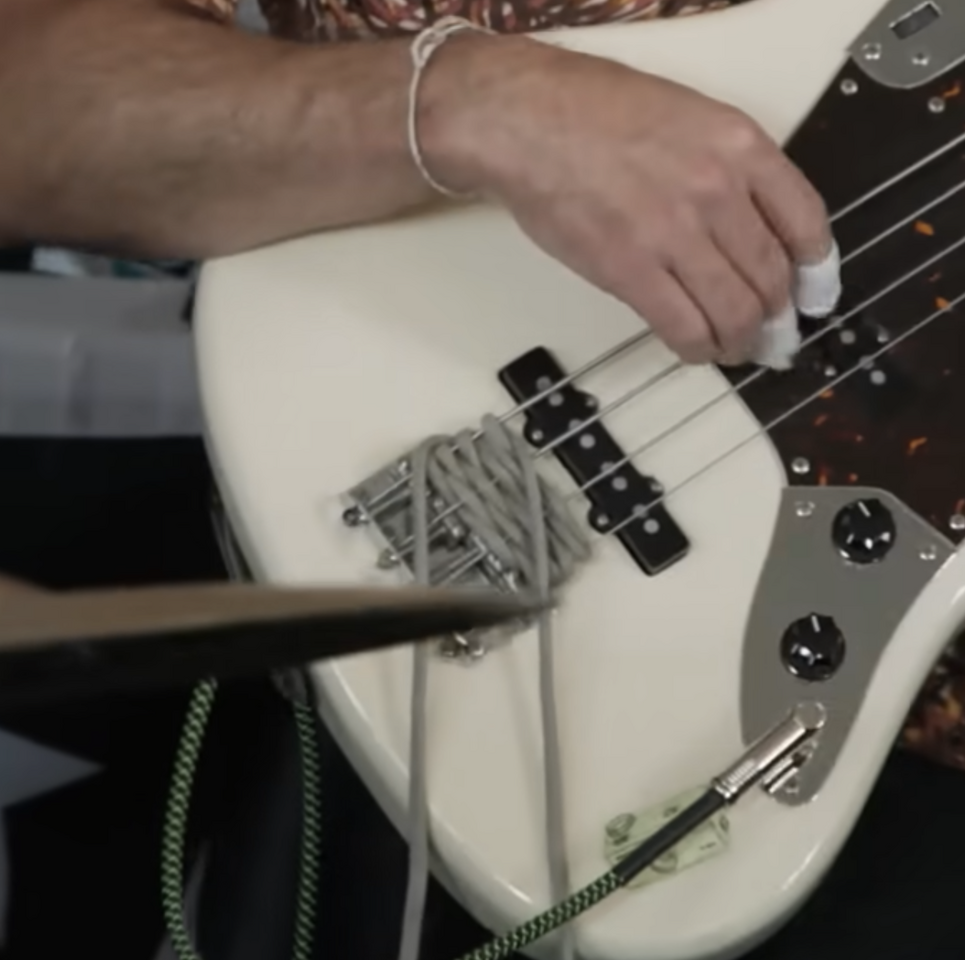 Meridian Brothers Bass Mute.png