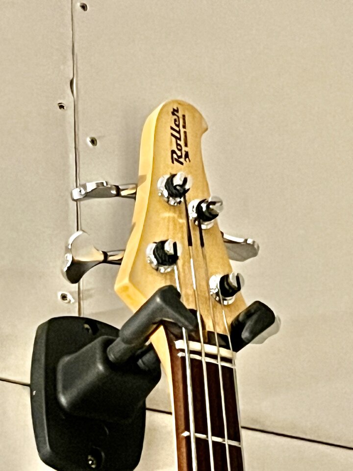 Milan_Headstock.jpg