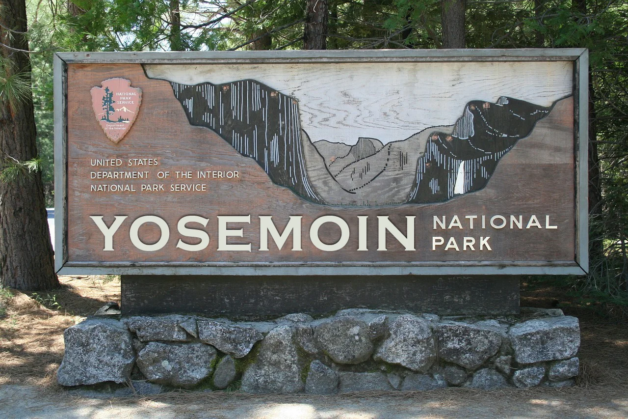 Moin yosemite sign-653376_1280.webp