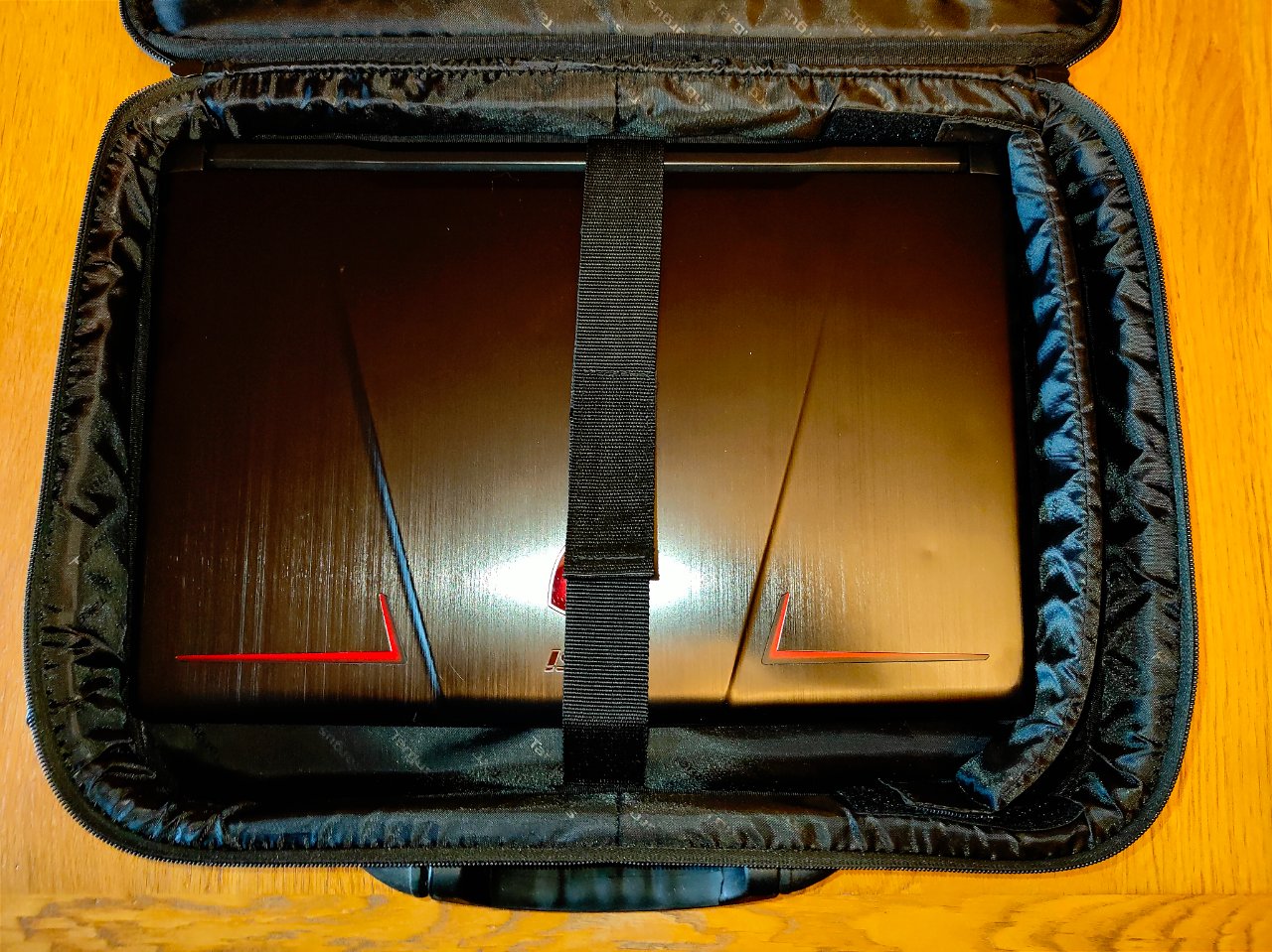 MSI GP73 Leopard 8RD (11).jpg