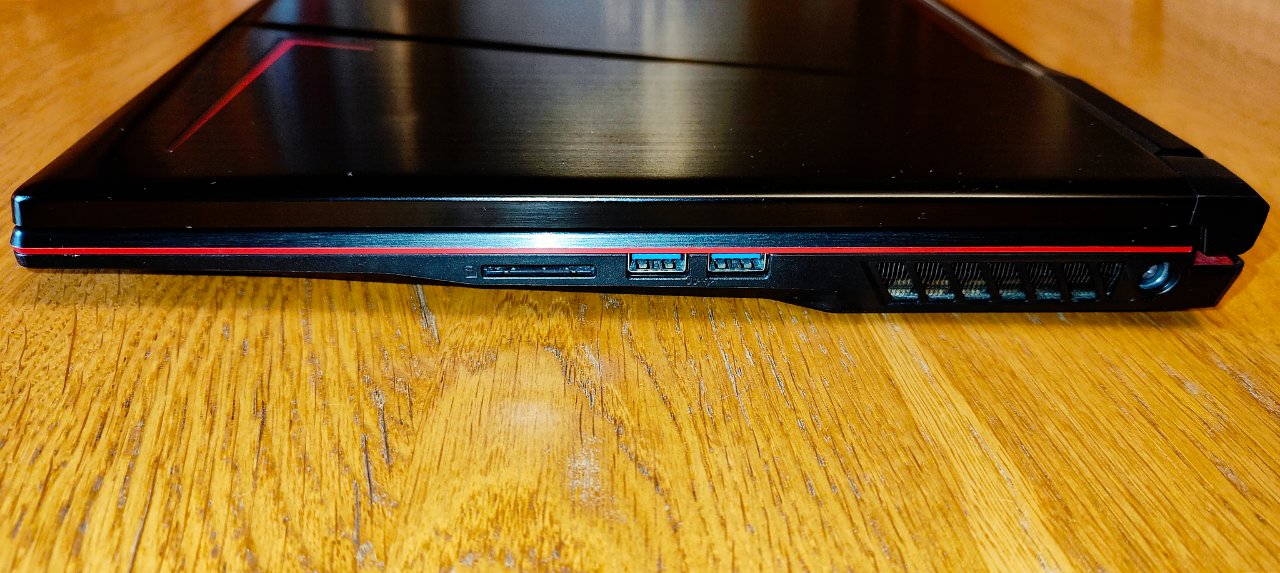 MSI GP73 Leopard 8RD (7).jpg