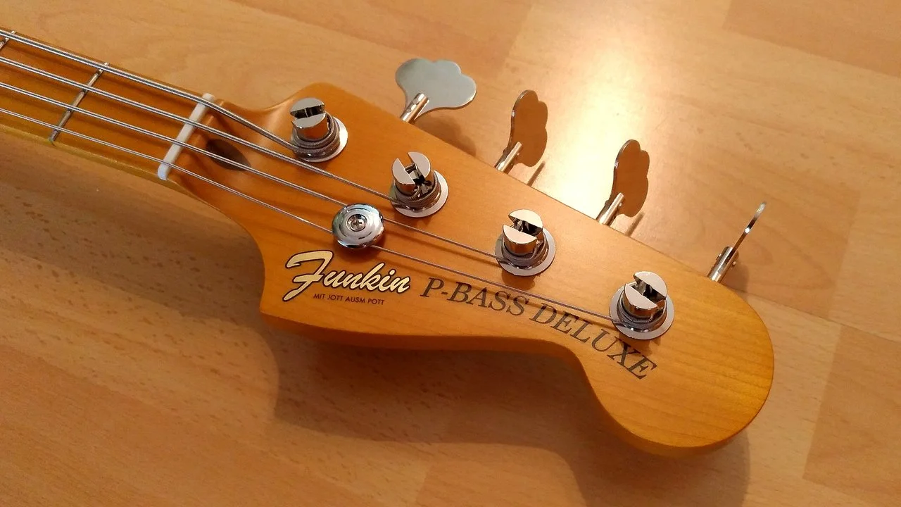 P-Bass Deluxe (4).webp