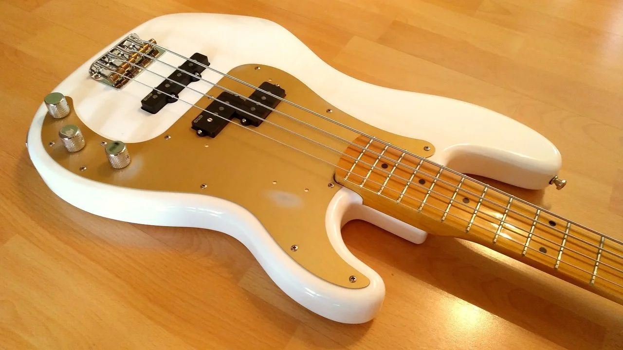 P-Bass Deluxe (8).jpg