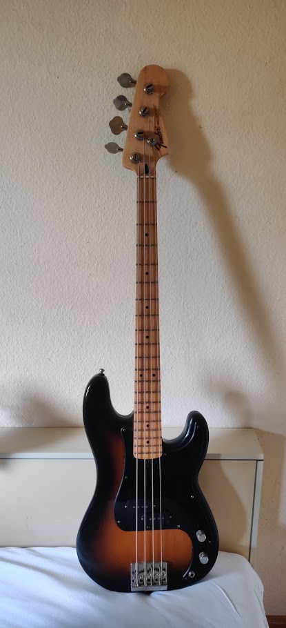 p-bass.jpg