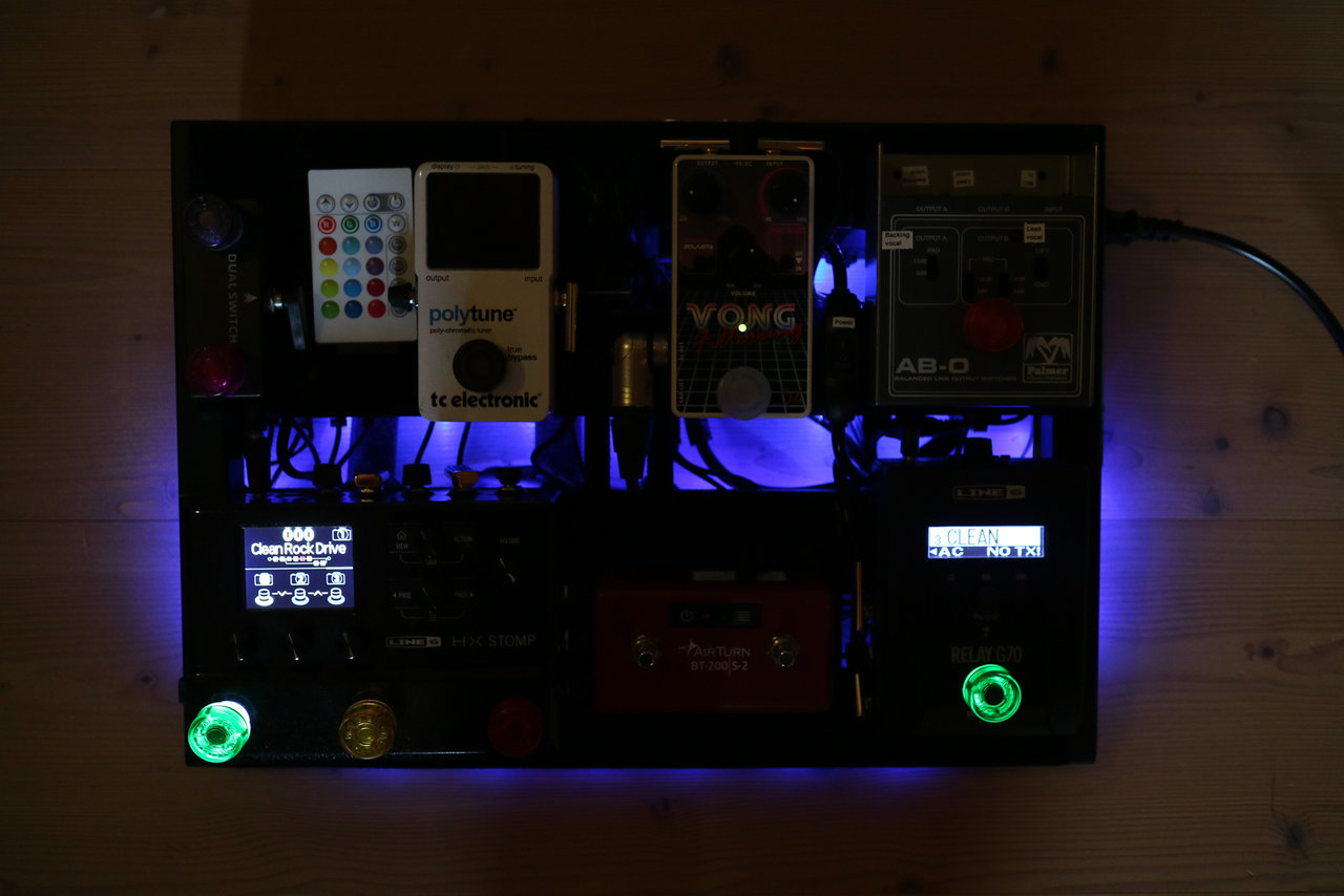 Pedalboard im dunkeln.jpg
