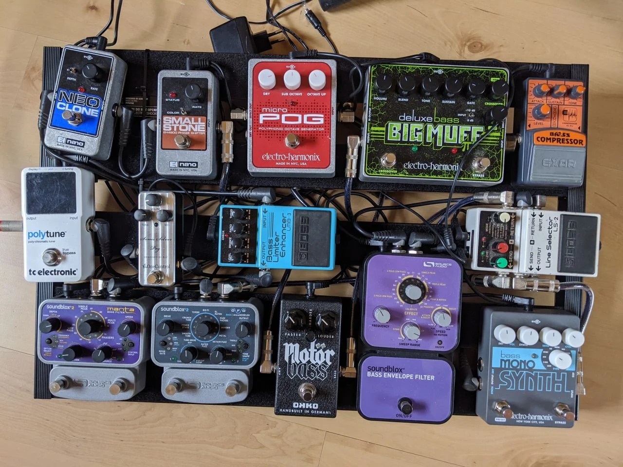 Pedalboard_gross_cut.jpg