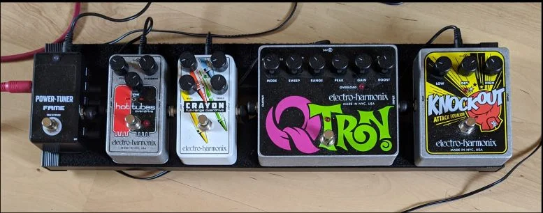 Pedalboard_vintage_cut.jpg