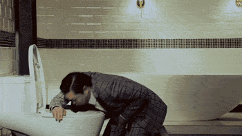 psy-toilet-being-sick-snoop-dogg-dancing-in-the-bath-14054448961.gif