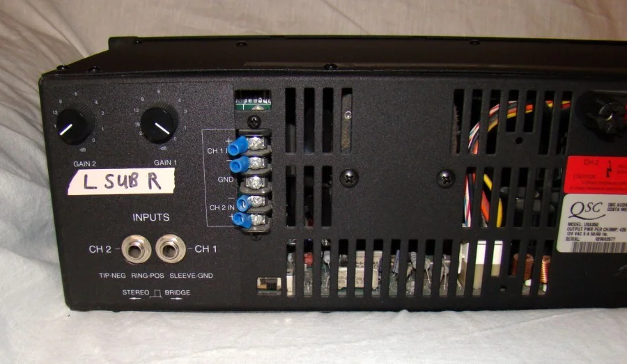 QSC_professional_power_amplifier_usa_850_a_7.webp