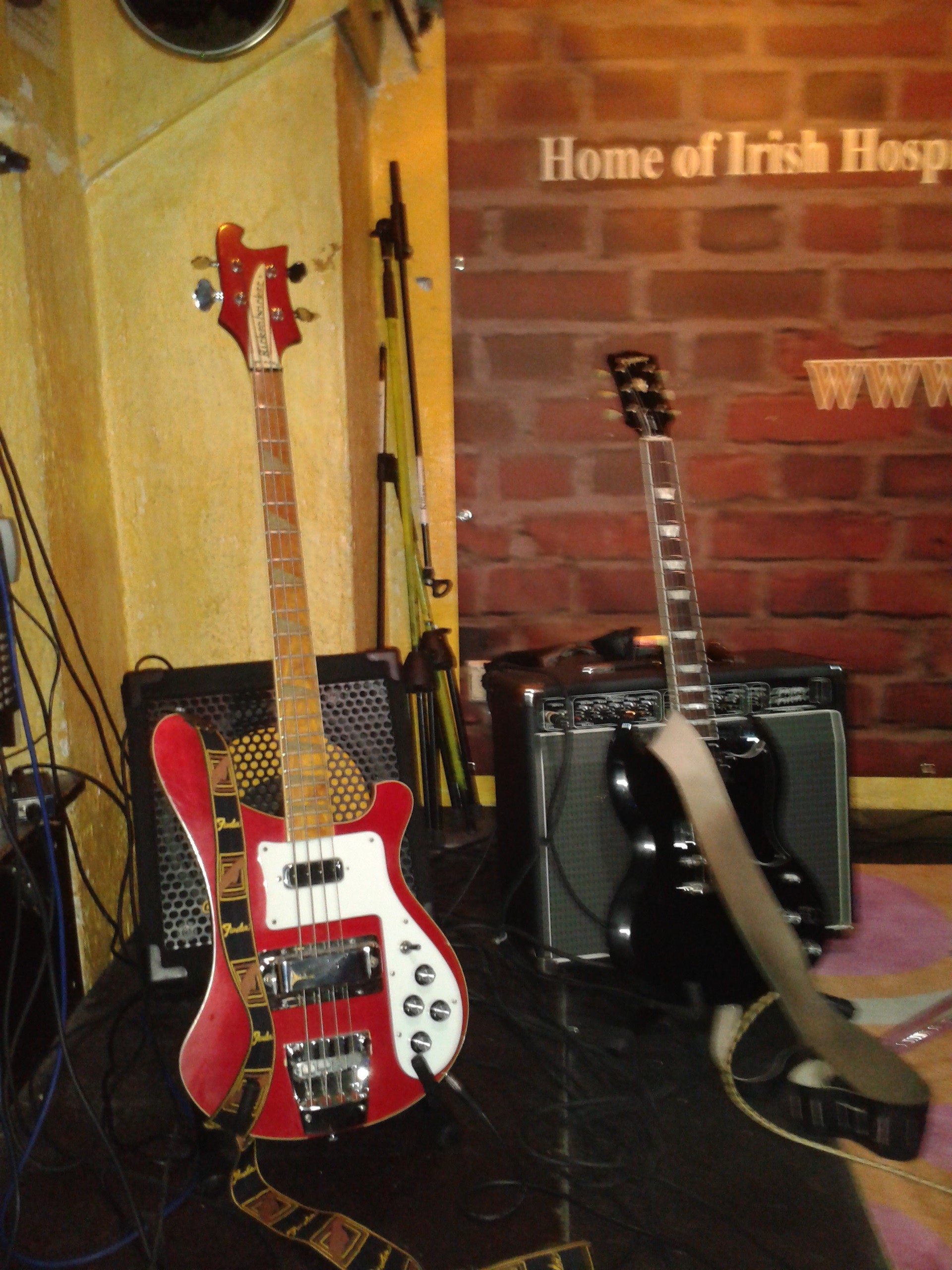 Rickenbacker im Kilians.jpg