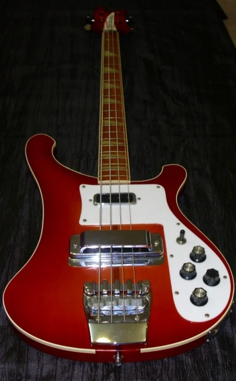 Rickenbacker4001_78_Perspektive.webp