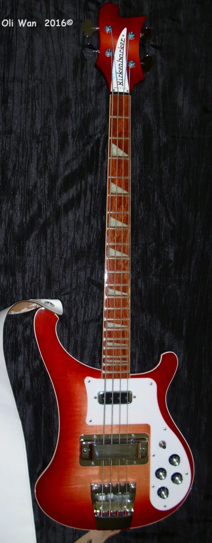 Rickenbacker4003_front.webp