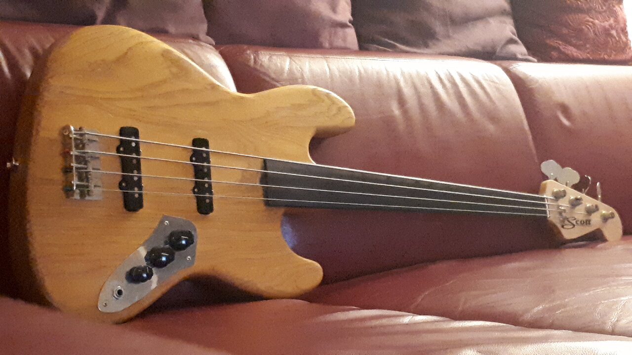 scott - fretless.jpg