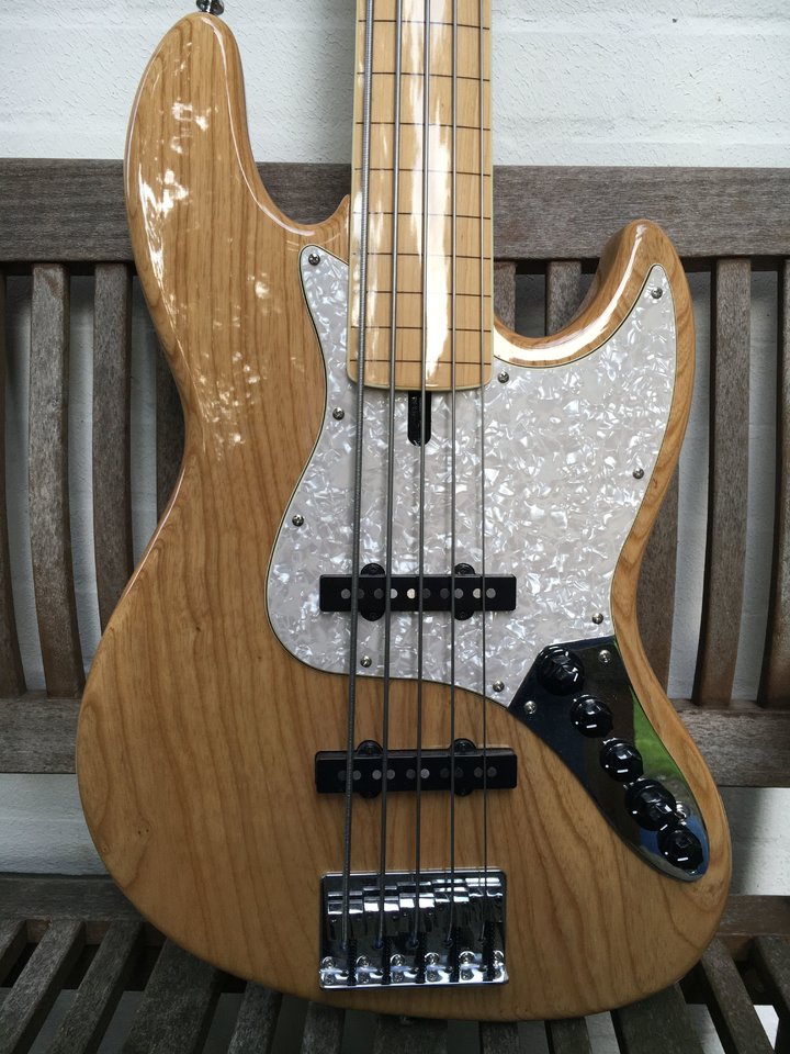 siremarcusmillerv7fretless5.jpg