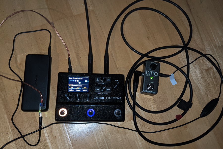 Stomp an RavPowerbank mit Ditto.jpg
