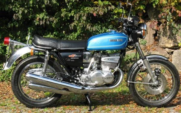 Suzuki GT 550 B Maui Blue Metallic.webp